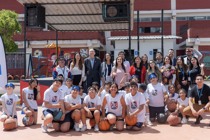Estudiantes de la Unidad Educativa Fiscal 24 de Mayo