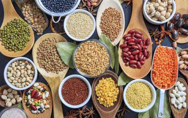 Platos con diferentes legumbres